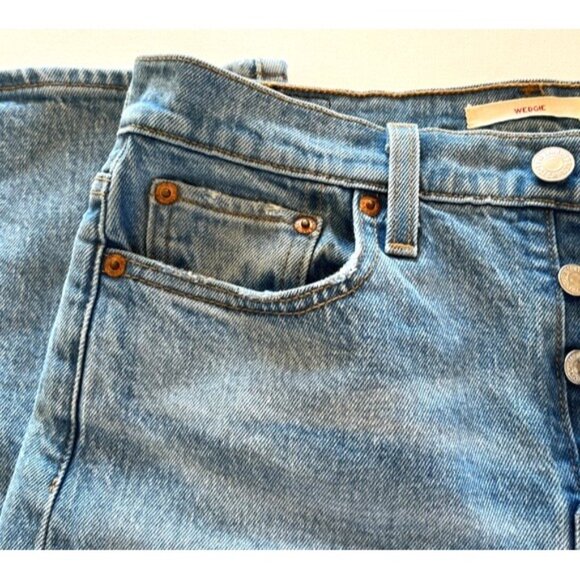 Levi’s Light Wash Wedge Fit Ankle Women’s Button Fly Jeans Size 26 Casual - Picture 6 of 16